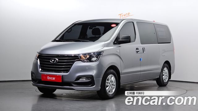 Hyundai Grand Starex Van 5-Seater Smart