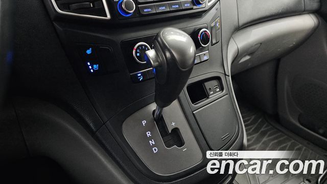 Hyundai Grand Starex Van 5-Seater Smart 2021 — фото 9