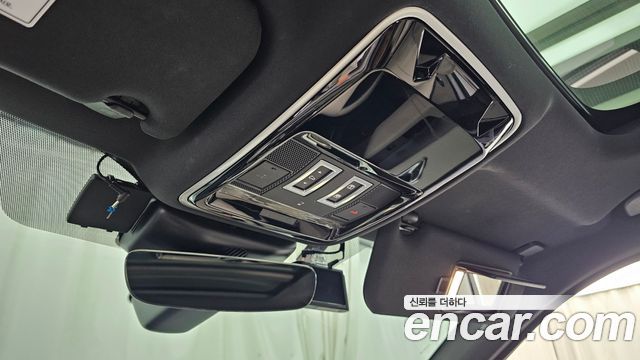 Land Rover Range Rover Velar 2.0 D240 R-Dynamic SE 2019 — фото 16