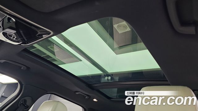 Land Rover Range Rover Velar 2.0 D240 R-Dynamic SE 2019 — фото 17