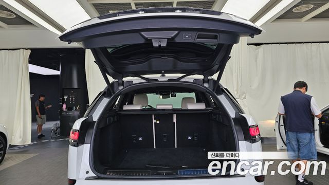 Land Rover Range Rover Velar 2.0 D240 R-Dynamic SE 2019 — фото 20