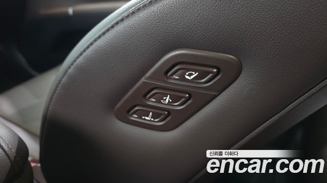 Hyundai Grandeur (GN7) 2,5 Gasoline 2WD Exclusive 2023 — фото 18