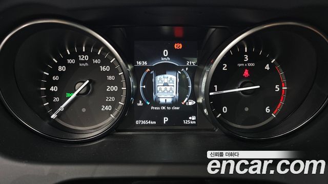 Land Rover Discovery Sport 2.0 TD4 HSE Luxury 2017 — фото 8