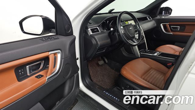 Land Rover Discovery Sport 2.0 TD4 HSE Luxury 2017 — фото 11