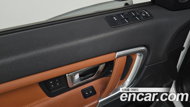 Land Rover Discovery Sport 2.0 TD4 HSE Luxury 2017 — фото 16