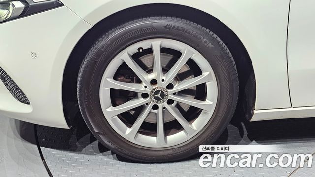 Mercedes-Benz A-Class (W177) A220 Sedan 2020 — фото 5