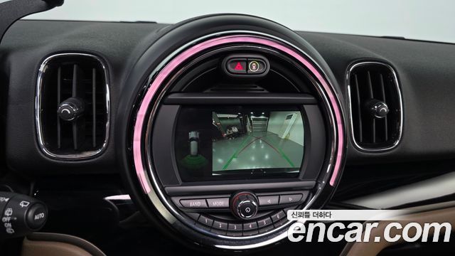MINI Cooper D Countryman ALL4 2nd 2020 — фото 18