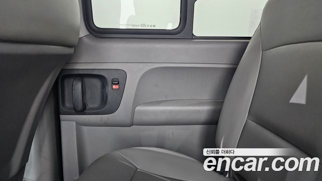 Hyundai Grand Starex Van 5-Seater Modern 2021 — фото 25