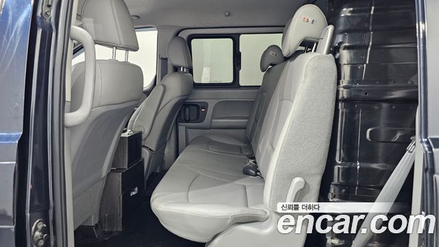 Hyundai Grand Starex Van 5-Seater Modern 2021 — фото 26