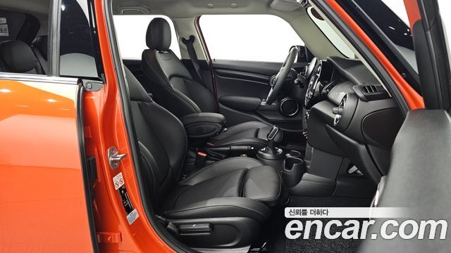 MINI Cooper 5Door HIGH 3rd 2021 — фото 10