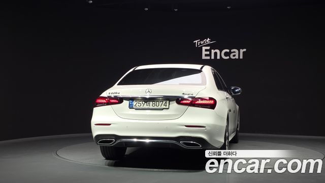 Mercedes-Benz E-Class (W213) E220d 4MATIC AMG Line 2021 — фото 4