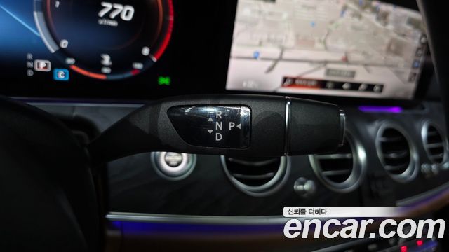 Mercedes-Benz E-Class (W213) E220d 4MATIC AMG Line 2021 — фото 9