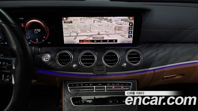 Mercedes-Benz E-Class (W213) E220d 4MATIC AMG Line 2021 — фото 14