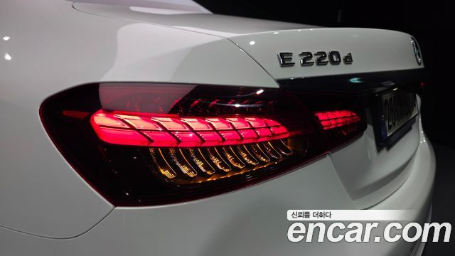 Mercedes-Benz E-Class (W213) E220d 4MATIC AMG Line 2021 — фото 23