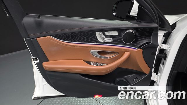 Mercedes-Benz E-Class (W213) E220d 4MATIC AMG Line 2021 — фото 24