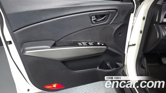 KG Mobility (SsangYong) Tivoli LX 2WD DLX 2016 — фото 24