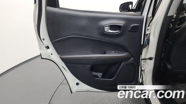 Jeep Compass (II) 2.4 Limitied AWD 2019 — фото 25