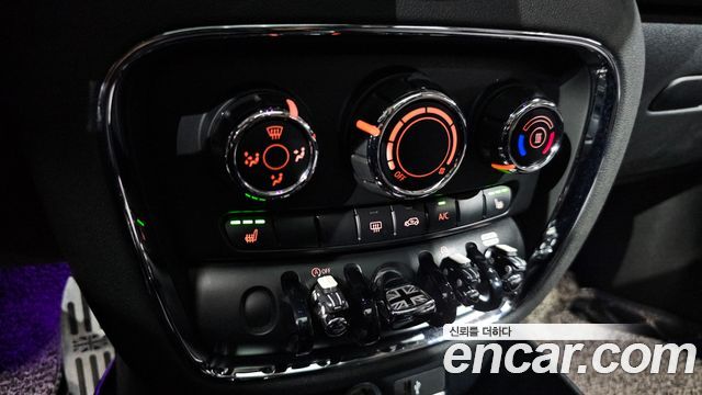 MINI Cooper Clubman Standard 2nd 2020 — фото 17