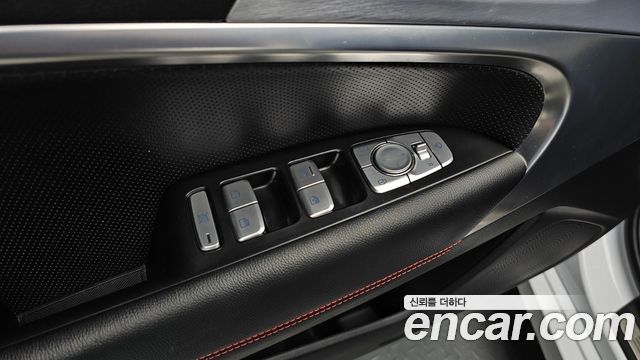 Genesis G70 2.0T Sport Package 2018 — фото 17