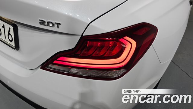 Genesis G70 2.0T Sport Package 2018 — фото 23