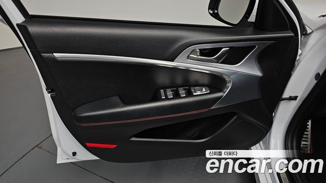 Genesis G70 2.0T Sport Package 2018 — фото 24