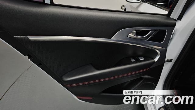 Genesis G70 2.0T Sport Package 2018 — фото 25