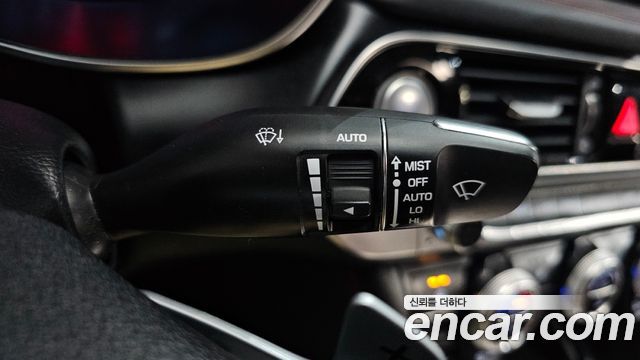 Genesis G70 2.0T Sport Package 2018 — фото 33