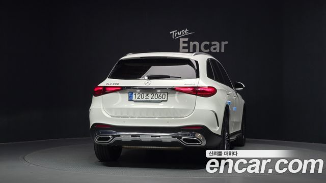 Mercedes-Benz GLC-Class (X254) GLC300 4MATIC AMG Line 2024 — фото 4