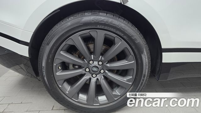 Land Rover Range Rover Velar 3.0 D300 R-Dynamic SE 2018 — фото 5