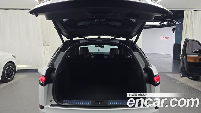 Land Rover Range Rover Velar 3.0 D300 R-Dynamic SE 2018 — фото 20