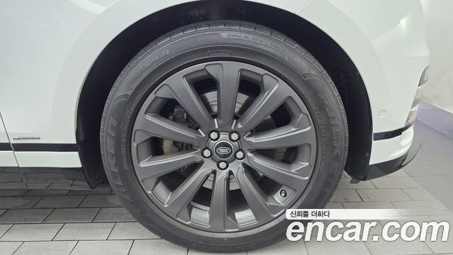 Land Rover Range Rover Velar 3.0 D300 R-Dynamic SE 2018 — фото 21