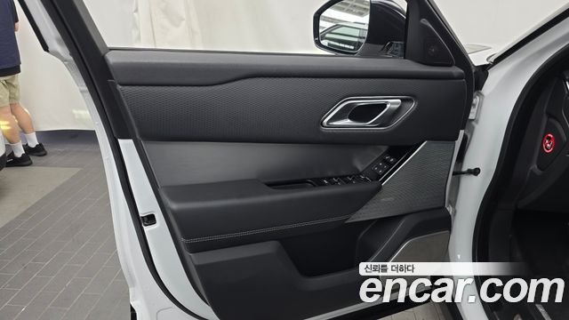 Land Rover Range Rover Velar 3.0 D300 R-Dynamic SE 2018 — фото 24