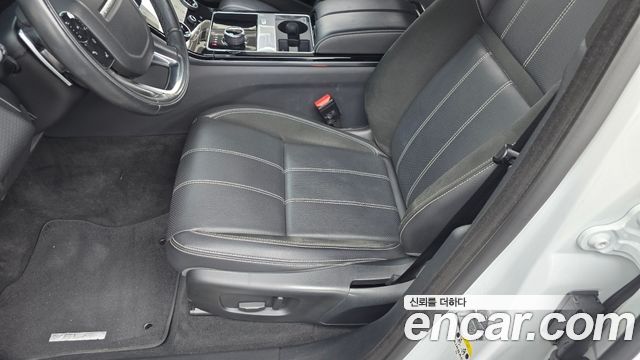 Land Rover Range Rover Velar 3.0 D300 R-Dynamic SE 2018 — фото 27