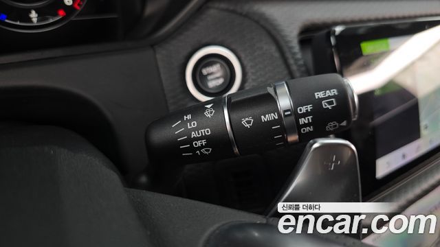 Land Rover Range Rover Velar 3.0 D300 R-Dynamic SE 2018 — фото 30