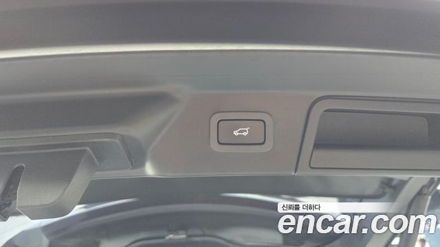 Land Rover Range Rover Velar 3.0 D300 R-Dynamic SE 2018 — фото 31