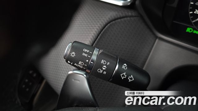 Land Rover Range Rover Velar 3.0 D300 R-Dynamic SE 2018 — фото 32