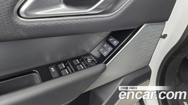 Land Rover Range Rover Velar 3.0 D300 R-Dynamic SE 2018 — фото 33
