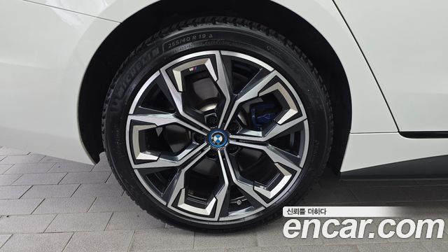 BMW i4 eDrive40 M Sports Pro 2024 — фото 5