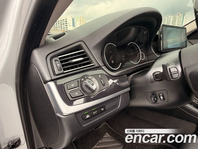 BMW 5 Series (F10) 520d xDrive M Aero Dynamic 2016 — фото 16