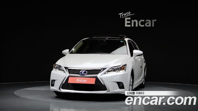 Lexus CT200h 1.8 Supreme ZWA10 2017 — фото 3
