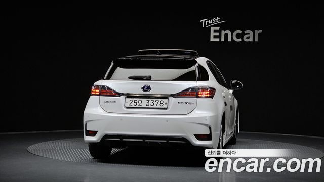 Lexus CT200h 1.8 Supreme ZWA10 2017 — фото 4