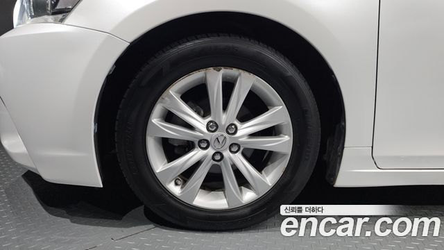 Lexus CT200h 1.8 Supreme ZWA10 2017 — фото 5