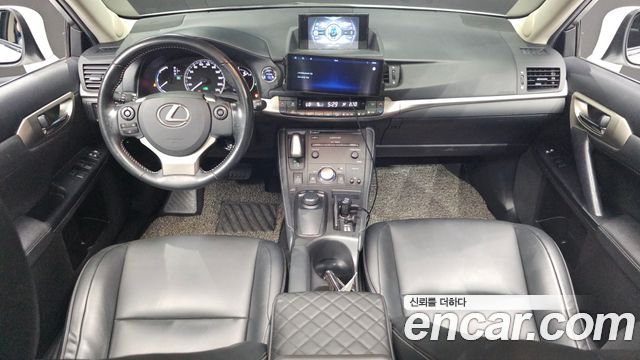 Lexus CT200h 1.8 Supreme ZWA10 2017 — фото 7