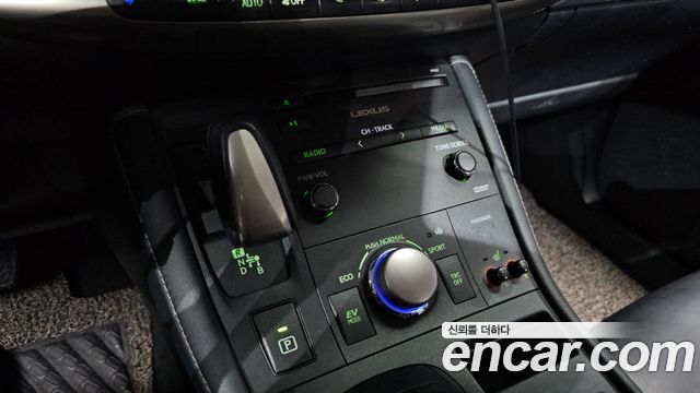 Lexus CT200h 1.8 Supreme ZWA10 2017 — фото 9