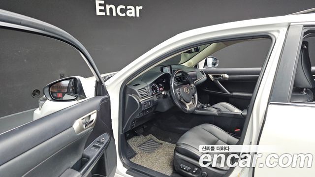 Lexus CT200h 1.8 Supreme ZWA10 2017 — фото 10