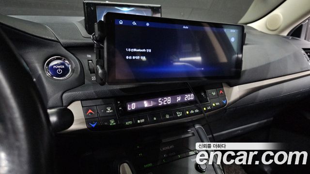 Lexus CT200h 1.8 Supreme ZWA10 2017 — фото 16