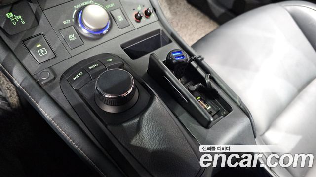 Lexus CT200h 1.8 Supreme ZWA10 2017 — фото 17