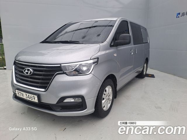 Hyundai Grand Starex Van 5-Seater Modern