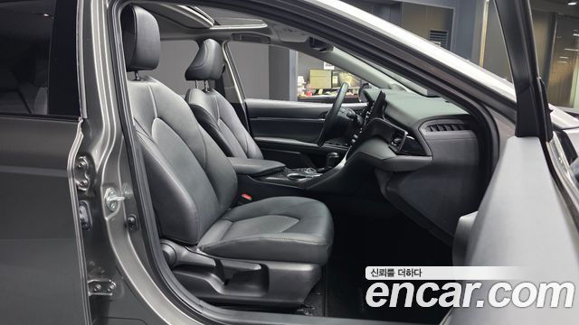 Toyota Camry (XV70) 2.5 XLE Hybrid 2022 — фото 11