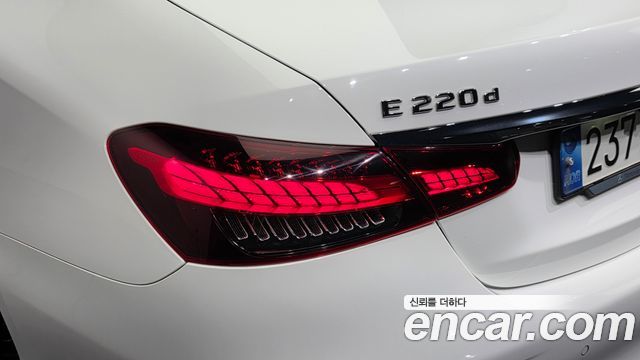 Mercedes-Benz E-Class (W213) E220d 4MATIC AMG Line 2021 — фото 23